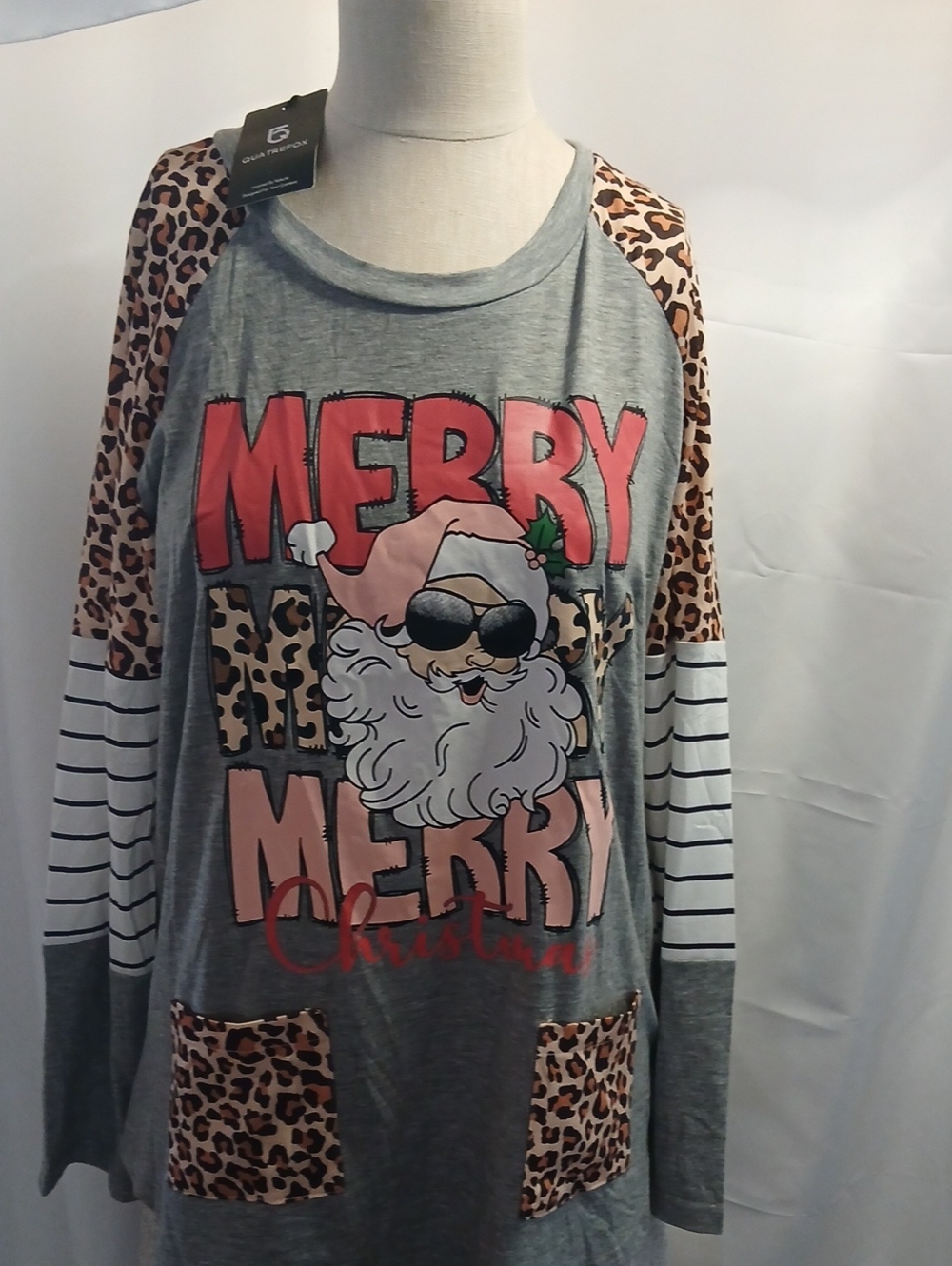 QUATREFOX Gray Leopard Print Sleeve Santa Christmas Top Tunic Size M